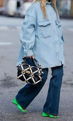 Denim Poncho Diy, Looks Jeans, Denim Looks, Denim On Denim, Double Denim, Outfit Jeans, Denim Style