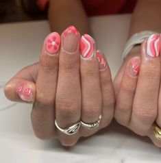 Nails Simple Almond, Super Short Gel Nails, Pastel Checkered, Checkered Flower, Preppy Nails, Teen Nails, Retro Nails, Cute Simple Nails, Gel Nails Diy