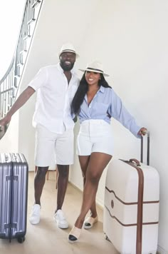 Husband And Wife Outfits, Vacation Outfit Inspiration, Weekend Getaway Outfits, Couple Outfits Matching, Striped Boyfriend Shirt, Cute Vacation Outfits