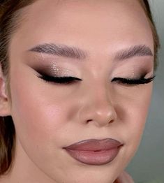 Silver Glam Makeup Sparkle, 2024 Eyeshadow Looks, Silver Bridal Makeup, Makeup 2024 Trends, Makeup With Crystals, Makeup Forever Lip Liner, Advent Calendar Makeup, Makeup Ideas Prom, Neutral Glam Makeup