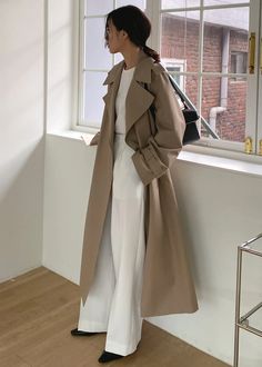 Abril Trench - Sand – The Frankie Shop ليلي كولينز, Shoulder Epaulettes, Trench Coat Outfit, Trench Coat Style, Frankie Shop, Long Trench Coat, Color Sand, Peak Lapel, Coat Outfits