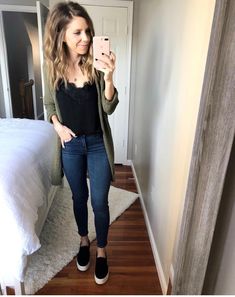 Black Slip On Outfit, Mom Travel Outfit, Cardigan Work Outfit, Black Slip On Sneakers Outfit, Slip On Outfit, Sneakers Outfit Work, Saturday Outfit, Diva Fashion, My Parents