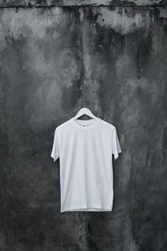 Wonderful chopper sweatshirt Plain White T's, Plain White T Shirt, T Shirt Picture, Wholesale Shirts, White Crew Neck, Clothing Mockup, Photos Hd, T Shirt Photo, Photo Images