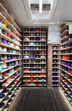 THE UP STUDIO : A Hat Store Designed with Architecture that Adapts Daily Diy Hat Display, Diy Hat Rack, Sneakerhead Room, Shoe Store Design, Custom Fitted Hats, Cap Store, Swag Hats, Wall Hats, Hat Club