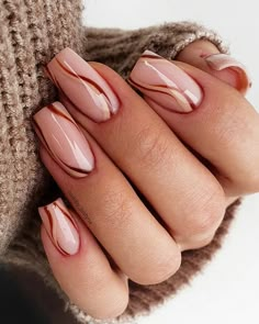 Nude Square Nails Simple Acrylic Nails Autumn, Autumnal Acrylic Nails, Gel Nails For Autumn, Autumn Tip Nails, Best Autumn Nails, Cute Nails Autumn, Autumn Nail Designs Simple, Cute Autumn Nails Acrylic, Simple Fall Nails Autumn Art Designs