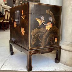 Antique Chinese Chinoiserie Floral Painted Chest on Stand. Original Georgian Chinoiserie Furniture, Vintage Chinese Furniture, Ancient Chinese Furniture, Chinese Chinoiserie, Antique Chinese Furniture, Painted Side Tables, Drum Side Table, Round End Tables, Revamp Furniture