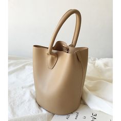 Everyday Handbag, Simple Leather, Chic Leather, Leather Bucket Bag, Leather Bucket, Givency Antigona Bag, Designer Style, New Style, Bucket Bag