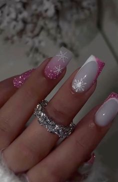 Snowflake Nail Design Short Nails, Christmas Acrylic Nail Designs Short, Christmas Acrylics Short, Rhinestones Nails Designs, Christmas Nail Ideas Pink, Nome Nails, Acrylic Powder Nails Ideas, White Winter Nails Acrylic, Pink Nails Christmas