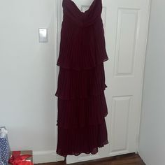 Never Worn Maxi Tiered Burgundy Dress From Lulus! Zipper Is Broke And Needs To Be Replaced, But In Perfect Condition Otherwise As It’s Never Been Worn! Lulus Dresses, Burgundy Dress, Lulu Dresses, Maxi Dress, Womens Dresses, Zipper, Red, Women Shopping, Dresses