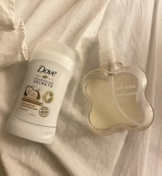 Lotion Aesthetic, Coconut Smell, Wall To Wall Carpet, خواتم خطوبة, Vanilla Smell, Shower Skin Care, Pretty Skin Care, Perfume Scents, Bath And Body Care