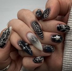 Simple Short Goth Nails, Black Vampire Nails, Grunge Winter Nails, Free Style Nail Designs, Black Nails Emo, Dark Winter Nail Designs, Guitarist Nails, Enhypen Inspired Nails, Ateez Inspired Nails