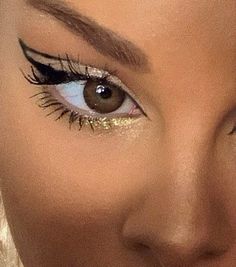 Matte Make Up, Eyeliner Tips, Smink Inspiration, Makijaż Smokey Eye, Beauty Make-up, Edgy Makeup, Makeup Eye Looks, Eye Makeup Art, Makeup Goals