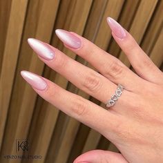 41 Cat Eye Nails for a Cute and Sparkly Manicure 2024 Inspo Jelly Cat Eye Nails, Pink Jelly Cat, Sparkly Manicure, Inspiration Pics, Eye Nails, Magnetic Nails, Cat Eye Nails, Elegant Nails