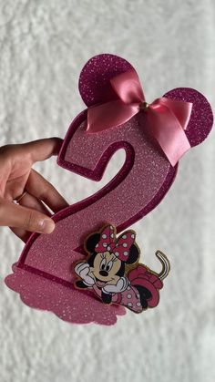 Minnie Bowtique Centerpieces, Minnie Mouse Party Centerpieces, Minnie Mouse Birthday Centerpieces, Minnie Mouse Centerpieces Ideas, Cricut Centerpieces, Minnie Mouse Crafts, Ribbon Rose Bouquets, Twodles Birthday, Minnie Mouse Birthday Decorations