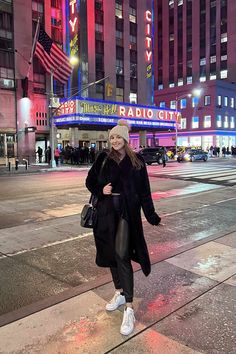 NYC Winter Outfits: What to Wear in New York City for Winter - Dana Berez Outfits For Nyc, Winter Going Out Outfits, New York Winter Outfit, Night Outfits Winter, Looks Adidas, December Outfits, 00s Mode