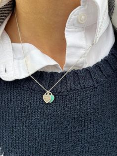 Colar Tiffany E Co, Tiffany And Co Jewelry, Tiffany And Co Necklace, Necklace Outfit, Tiffany Necklace, Heart Shaped Pendant Necklace, Tiffany And Co