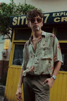 80s Fashion Diy, Retro Fashion Photography, 80s Fashion Men, 90s Fashion Men, Portrait Series, Fotografi Digital, Mens Fashion Photography, Boy Photography Poses, Photography Poses For Men