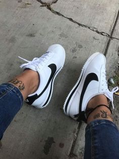 Cool Shoes For Men, New Balance Shoes Men, Best Sandals For Men, Nike Shoes Women Fashion, Cool Shoes, Jordan Shoes Girls, Sandals For Men