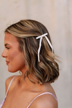 Side view of female model's hair; model is wearing the Melrose Hair Bow Barette in cream that has a barrette with a thin ivory bow.. Short Hair Barrettes, Short Hair Bow, Hairstyles With Barrettes, Barrette Hairstyles, Short Hair Accessories, Fancy Hair, Bow Barrette, Bow Hair Accessories, Haircut And Color