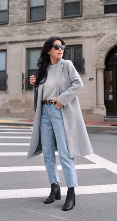 Grey Long Jacket Outfit, Gray Coat Winter Outfit, Gray Winter Coat Outfit, Gray Coat Women Outfit, How To Style Grey Coat, Winter Outfits With Gray Coat, Light Grey Long Coat Outfit, Long Grey Coat Outfit Winter, Long Gray Coat Outfit Winter