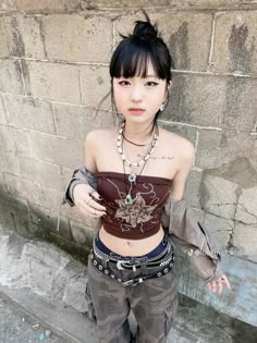 Asian fashion grunge outfit y2k cargo pants 2000s Japanese Fashion, Summer Grunge, Estilo Punk, Punk Outfits, Alt Fashion