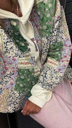 White Sweater Outfits, Quilt Aesthetic, Outfits Winter Aesthetic, Aesthetic Fall Outfits, Mode Ulzzang, Sweaters Blue, Aesthetic Pastel, Cardigan Outfits, Winter Aesthetic