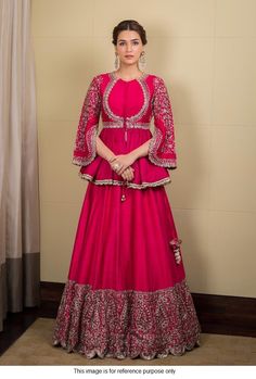 Pink Sharara, Brocade Lehenga, Long Blouse Designs, Bride Entry, Outfits Indian, Dressing Ideas, Choli Blouse, Long Gown Design, Dresses Design