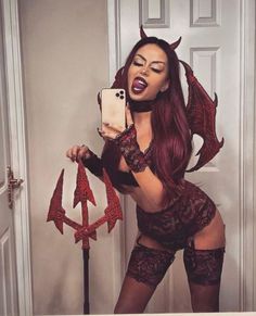 Succubus Costume, Demon Halloween Costume, Amber Scholl, Hot Halloween Outfits, Halloween Coustumes, Devil Costume, Trendy Halloween Costumes, Halloween Costume Outfits, Halloween Photoshoot