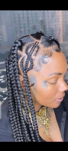 Latest baddie hairstyles.baddie dollar sign side with box braids Braids Baddie, Baddie Braids, Hairstyles Baddie, Girls Braided Hairstyles Kids, Black Hair Protective Styles, Straight Back Braids, Braided Hairstyles For School, Quick Braids