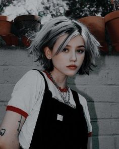 #2000schunkyhighlights #sunkissedhairbrunette #edgesideas #裾カラーボブ #promhairstyles #cooperbalayagebrunettes #fluffybobblackwomen Short White Hair, Dyed Hair Inspiration, Hair Inspiration Short, Hair Dye Colors, Hair Reference, Short Hair Haircuts, Hair Inspiration Color, Hair Inspo Color, American Beauty