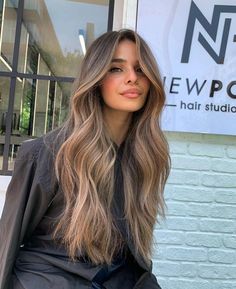 Wellness Girlie, Light Brunette Hair, Goldie Locks, Rambut Brunette, Bombshell Hair, Light Brunette, Brown Hair Looks, Brown Hair Inspo, Brunette Hair With Highlights