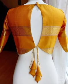 Blows Designs Latest Back Simple, Blauz Pattern New, Blouse Designs 2024 Latest, Blouse Patterns Latest Back, Blouse Design For Simple Saree, Saree Blouse Designs Latest Simple, Saree Blaus Design Latest, Cotton Blouse Neck Designs, Blows Back Design Latest