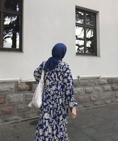 Islamic Modest Fashion, Best Designer Suits, Estilo Hijab, Fashion Identity, Stile Hijab, Stylish Hijab, Minimalist Fashion Women