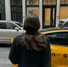 Shades Of Brown Aesthetic, Kendall Jenner Hailey, New York Coffee, Coffee Outfit, Boston Usa, Adidas Sambas, Empire State Of Mind