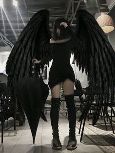 Black Wings Costume, Edgy Outfits Grunge, Black Angel Costume, Angel Wings Cosplay, New Baby Dress, Angel Wings Costume, Cosplay Wings, Black Angel Wings, Outfits Edgy