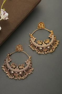 Top Earrings Gold Indian, Indian Jewelry Photography, Indian Jewellery Photography, Desi Jewellery, Vintage Indian Jewelry, Photography Moodboard, Pride Party, Asian Dresses