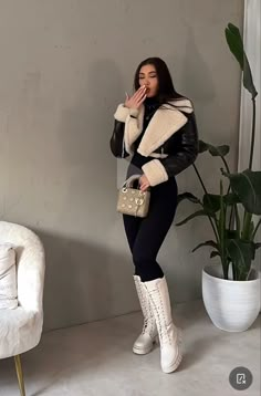 Fur Jacket Dress Outfit, Curvy Elegant Outfit Winter, Buchifresa Outfits Winter, Winter Outfits Buchi Fresa, Winter Buchi Fresa Outfits, Winter Clubbing Outfit Cold Weather, Glam Winter Outfits, Buchifresa Outfits Invierno, Outfits Invierno Buchifresa