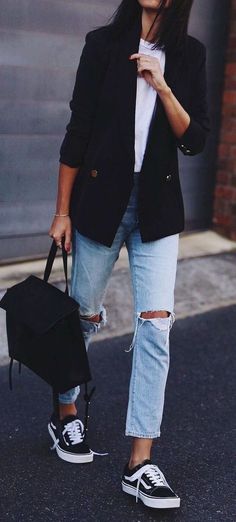 70 Fashionable Minimalist Street Style That You Must Try. Distressed boyfriend jeans, white tee, black blazer, sneakers. Street style, street fashion, best street style, OOTD, OOTD Inspo, street style stalking, outfit ideas, what to wear now, Fashion Bloggers, Style, Seasonal Style, Outfit Inspiration, Trends, Looks, Outfits. Classy Street Style, Minimalist Street Style, Skirt Diy, Blazer Outfit, Blazer Jeans, Distressed Boyfriend Jeans, Estilo Preppy, Destroyed Jeans, Winter Mode