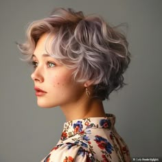 40 Trendy Short Wavy Hairstyles Short Shag Hair Color Ideas, Very Short Wavy Bob, Hair Color Ideas For Short Curly Hair, Short Curly Blonde Hair, Shag Hairstyle, Short Wavy Hairstyles, Lavender Highlights, Wavy Pixie Cut, Short Wavy Bob