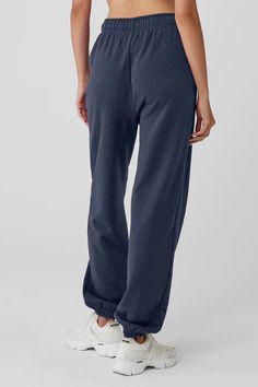 Accolade Sweatpant - Navy | Alo Yoga Sporty Relaxed Fit Pull-on Bottoms, Comfortable Sweats With Elastic Cuffs For Loungewear, Cotton Sweats With Elastic Waistband For Fall, Alo Yoga Straight Leg Pants For Fall, Cotton Sweatpants With Ribbed Cuffs For Loungewear, Solid Color Sweatpants With Elastic Cuffs For Streetwear, Relaxed Fit Sweatpants For Loungewear, Cotton Sweats With Elastic Cuffs For Lounging, Relaxed Fit Sweats With Elastic Cuffs For Streetwear