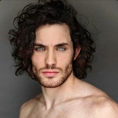 #Estilo: #HairMenStyle #cacheados ✂ Men's Curly Hairstyles, Virtual Hairstyles, Men's Long Hairstyles, Hair White, Kit Harington, Foto Tips, Corte De Cabelo Masculino, Curly Hair Men, Curly Hair Cuts