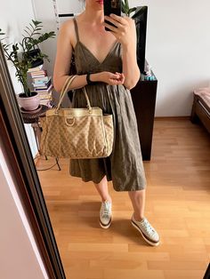 The Gucci bag is in great vintage condition, with minimal signs of wearing, the exterior is clean Bag Gucci, Gg Monogram, Shoulder Tote Bag, Louis Vuitton Bag Neverfull, Shoulder Tote, D Ring, Hobo Bag, Gucci Bag, Art Collection