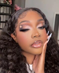 Creative Birthday Makeup Looks, Euphoria Makeup Black Women, Creative Eye Makeup Black Women, Full Glam Black Women, Freaknik Makeup Looks, Bday Makeup Ideas Black Women, Brat Makeup Look, Concert Makeup Black Women, Y2k Makeup Looks Black Women