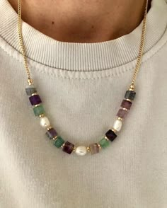 Jewllery Ideas For Saree Fluorite Gemstone, Fluorite Crystals, Inexpensive Jewelry, Beaded Necklace Designs, Earrings Diy, Crystal Necklaces, Gemstone Beaded Necklace, Rainbow Fluorite, Bead Jewellery