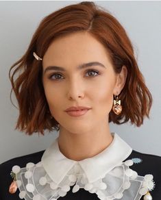 Jessie Nadeau, Zoey Deutch, et plusieurs célébrités portent déjà ce roux qui sera sur toutes les têtes. Kort Bob, Brown Blonde Hair, Hair Color Dark, Fall Hair Colors, Grunge Hair, Ginger Hair, Brown Hair Colors