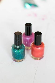 How To: Make Your Own Nail Polish | HelloGlow.co Nail Polish Crafts Diy, Nail Hacks, Pretty Nail Polish