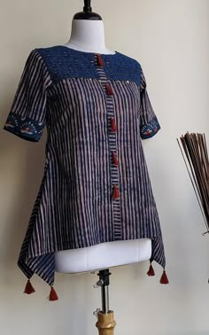 Ladies Tops Design, Latest Tunics Designs With Jeans, Short Kurta Patterns For Women Cotton, Latest Top Designs For Women, Short Kurta Styles For Women, Top Tunic Design, Tunic Designs For Women Indian, Tops And Tunics For Women, Cotton Tunics For Women Stylish