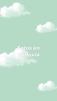 the sky is filled with clouds and there are words written in spanish on them that read, fotos en la lluvia