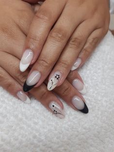 Spring Nails Black And White, Black And White Flower Nail Art, Black Flowers Nail Designs, Flower Nails Black And White, Black Nail Designs Flowers, White Nails Black Flowers, Black And White Flowers Nails, Black And White Nails Prom, Black And White Graduation Nails