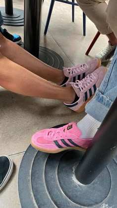 Pink adidas 💕 Adidas Girl Aesthetic, Adidas Shoes Aesthetic, Aesthetic Adidas Shoes, Adidas Special, Adidas Shoes Outfit, Adidas Gazelle Pink, Adidas Aesthetic, Pink Gazelles, Adidas Rose